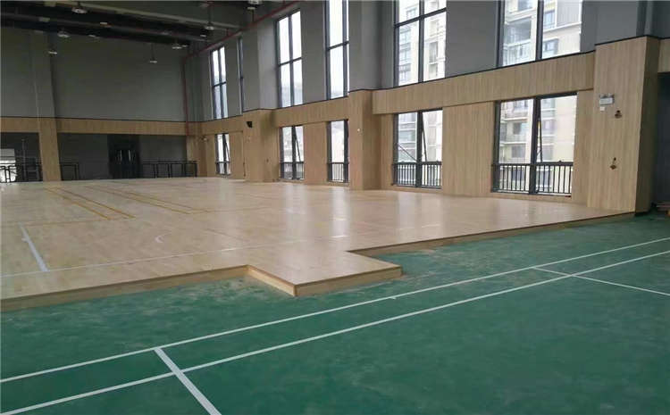 室內(nèi)籃球場(chǎng)木地板多少錢一平方