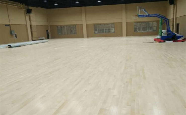 硬木企口羽毛球館木地板價格是多少錢？