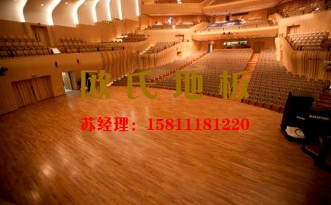 什么是綠色的舞臺運動木地板？