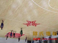 籃球館籃球木地板的存在，既是一種藝術的體現(xiàn)也是一定的享受